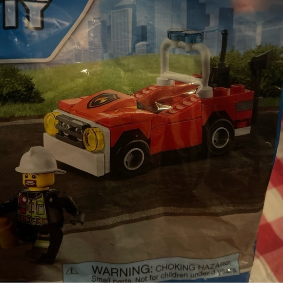 NEW! LEGO CIty 30347 Fire Car Fire Man Trash Can on Fire Extinguisher Poly Bag - Picture 4 of 5